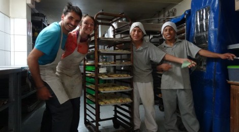 Apprentis boulangers chez Qosqo Maki 